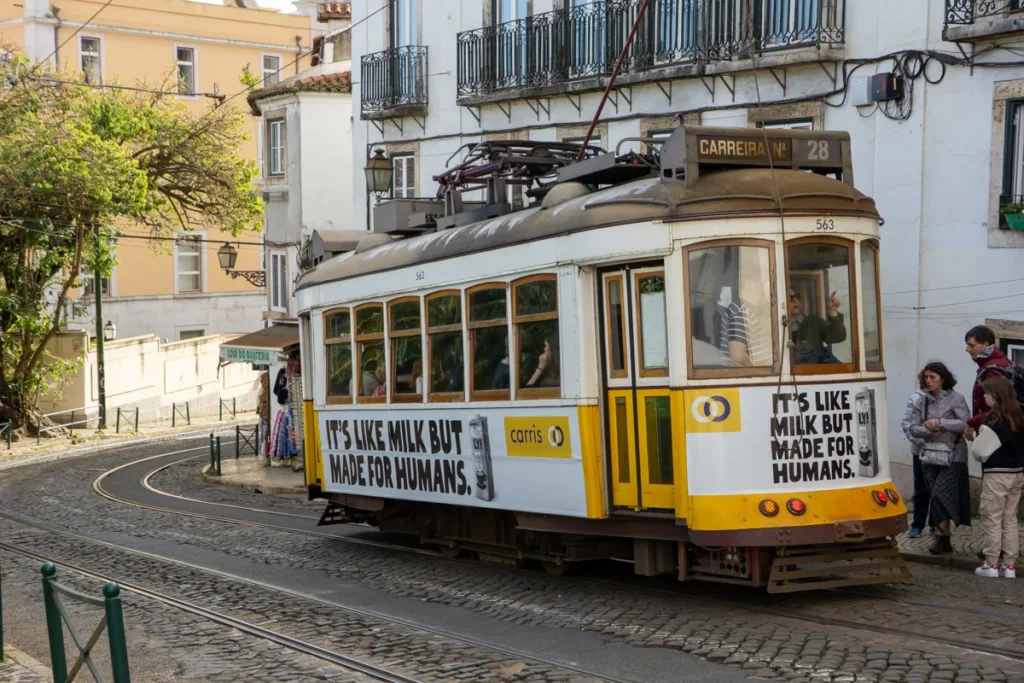 Tram 28 in Lissabon