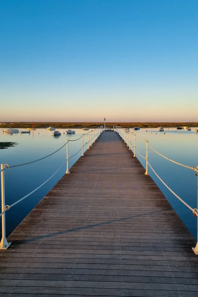 Pier in Faro op de vroege ochtend