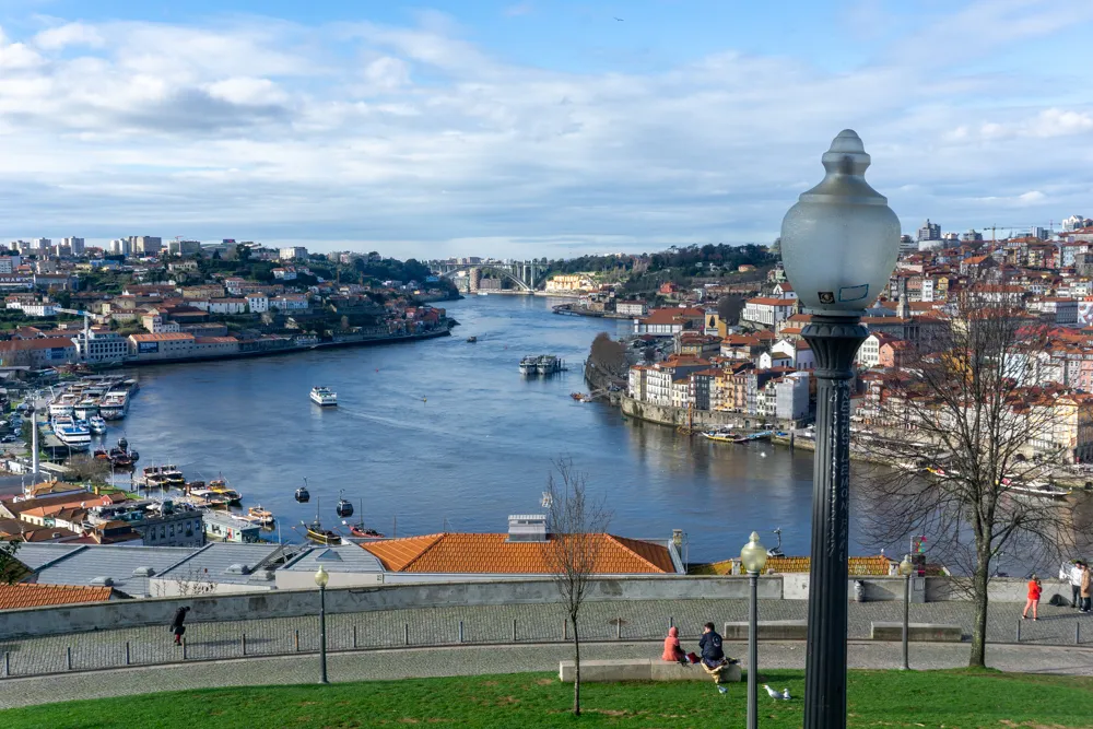 Uitzicht vanaf Jardim do Morro in Porto