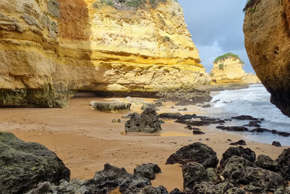 Verborgen strand bij Dona Ana - Lagos - Algarve