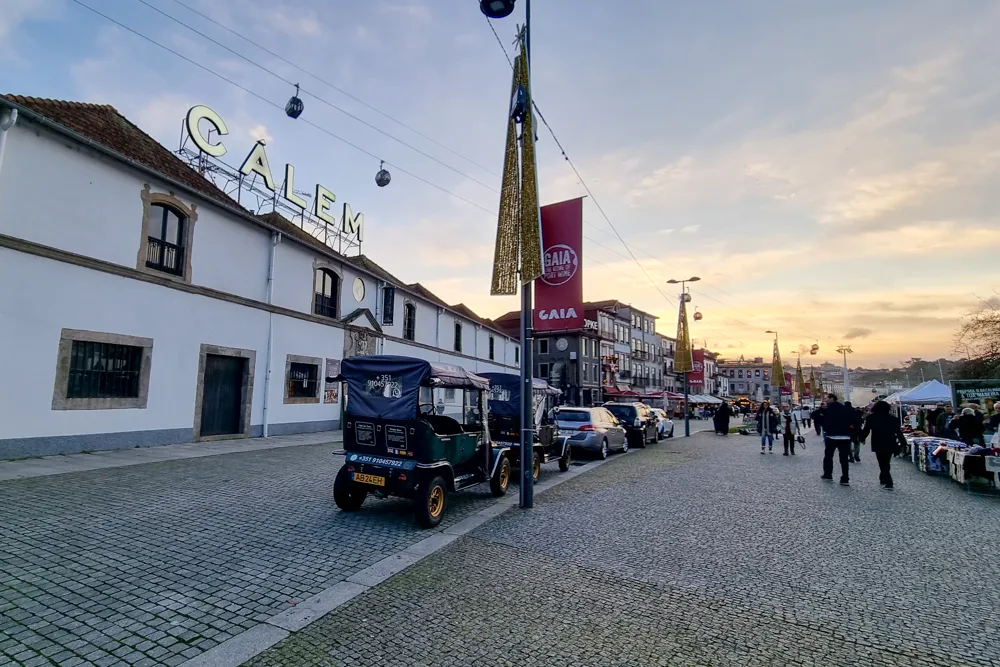 Porthuizen in Porto - wandeling langs de kade in december tijdens zonsondergang