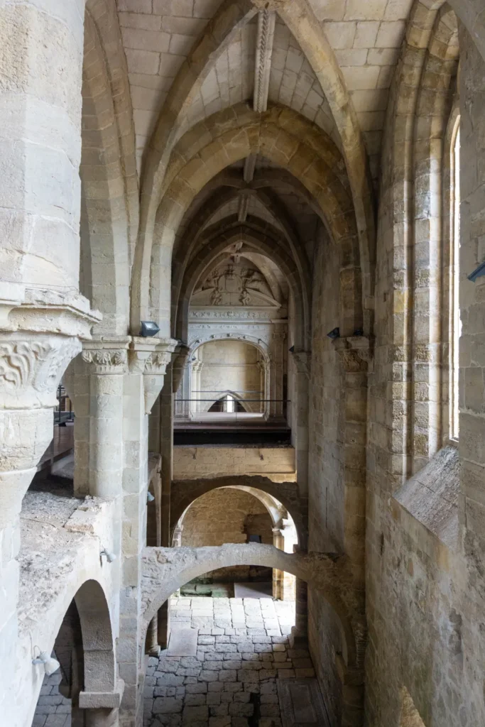 Interieur Mosteiro de Santa Clara-a-Velha in Coimbra
