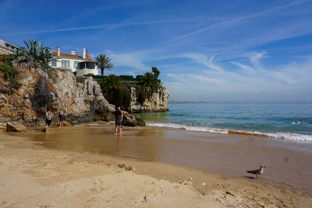 Praia da Rainha in Cascais
