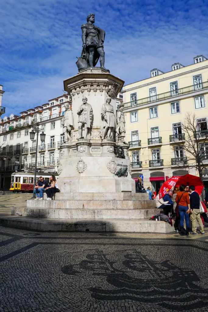 Free city tour in Lissabon op Praça Luís de Camões