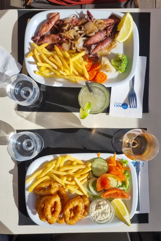 Lunch aan zee in Portugal